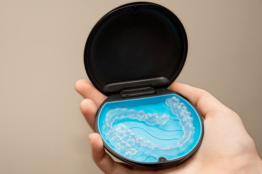 Капы Invisalign в индивидуальном боксе