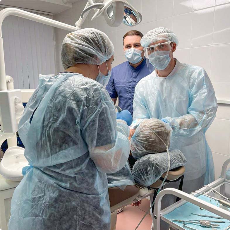 Имплантация всех зубов за 1 день проходит в оборудованном хирургическом кабинете