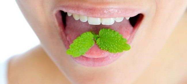 7 причин неприятного запаха изо рта и способы избавления от него