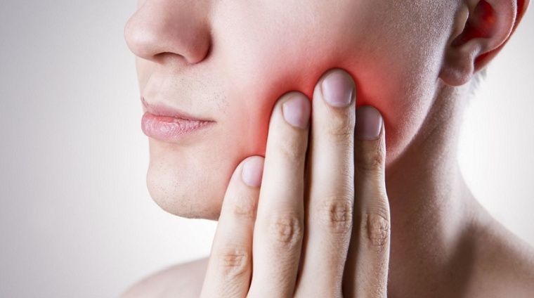 Почему опухла щека или десна после удаления зуба