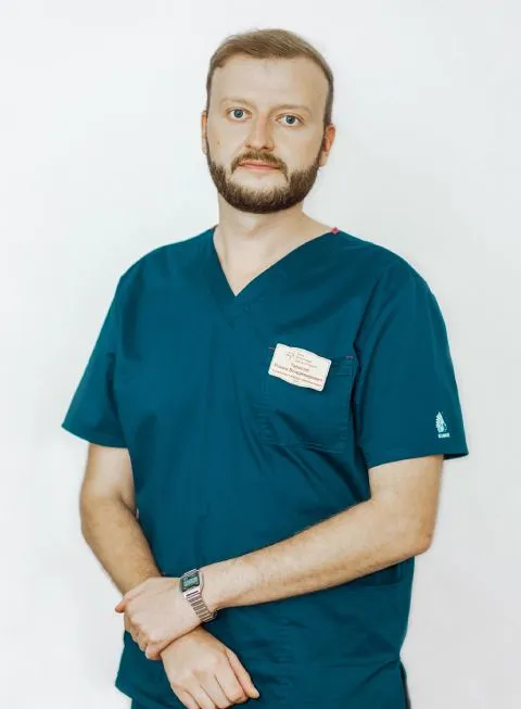 Врач-стоматолог Тарасов Роман Владимирович